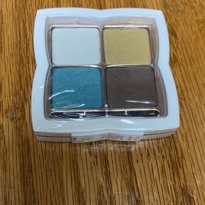 Flower eyeshadow quad